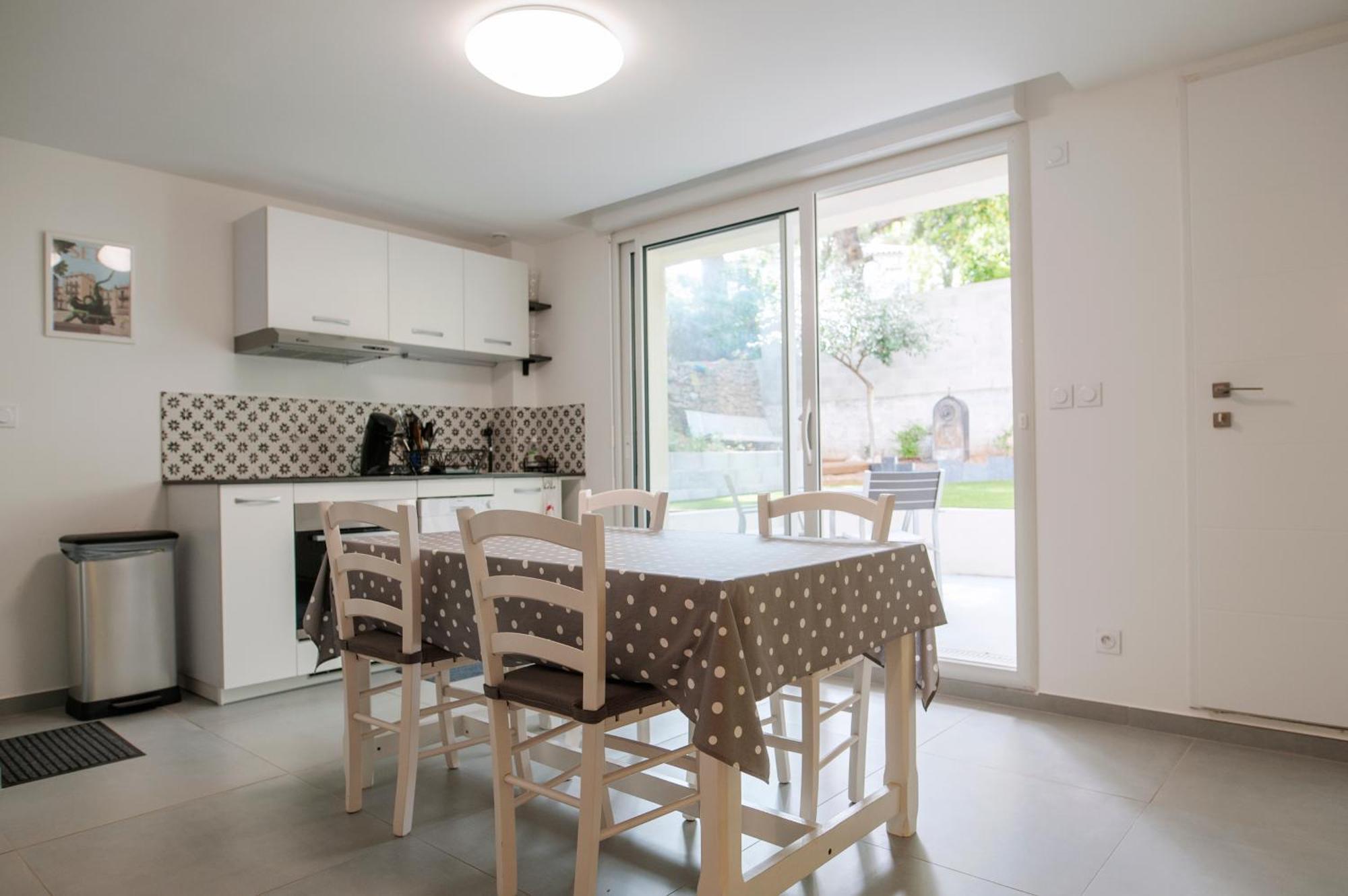 Le Solaret Famille Villa Сет Екстериор снимка