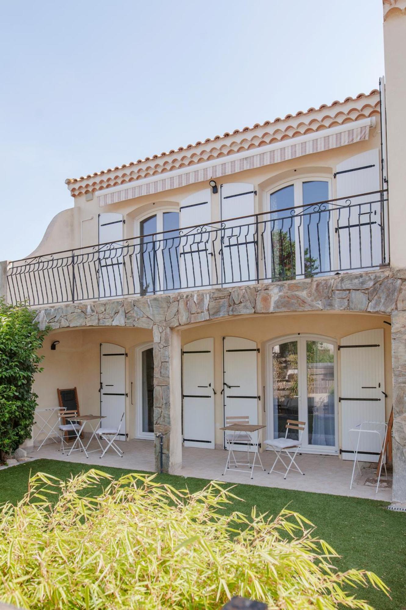 Le Solaret Famille Villa Сет Екстериор снимка
